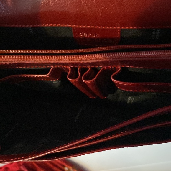 Sleek compact ladies cherry red leather handbag primo condition super organizer - Picture 4 of 5